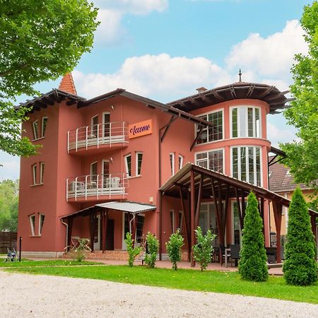Accomo Apartmanhaz Siófok Extérieur photo